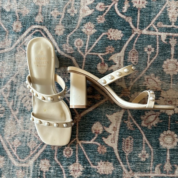Lulus ivory strappy heel with pearl detail - Picture 2 of 2